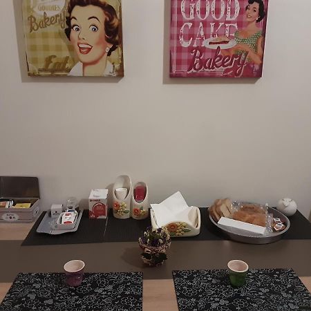 B&B Emily Brindisi Bagian luar foto