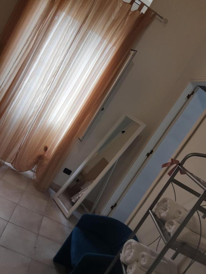 B&B Emily Brindisi Bagian luar foto