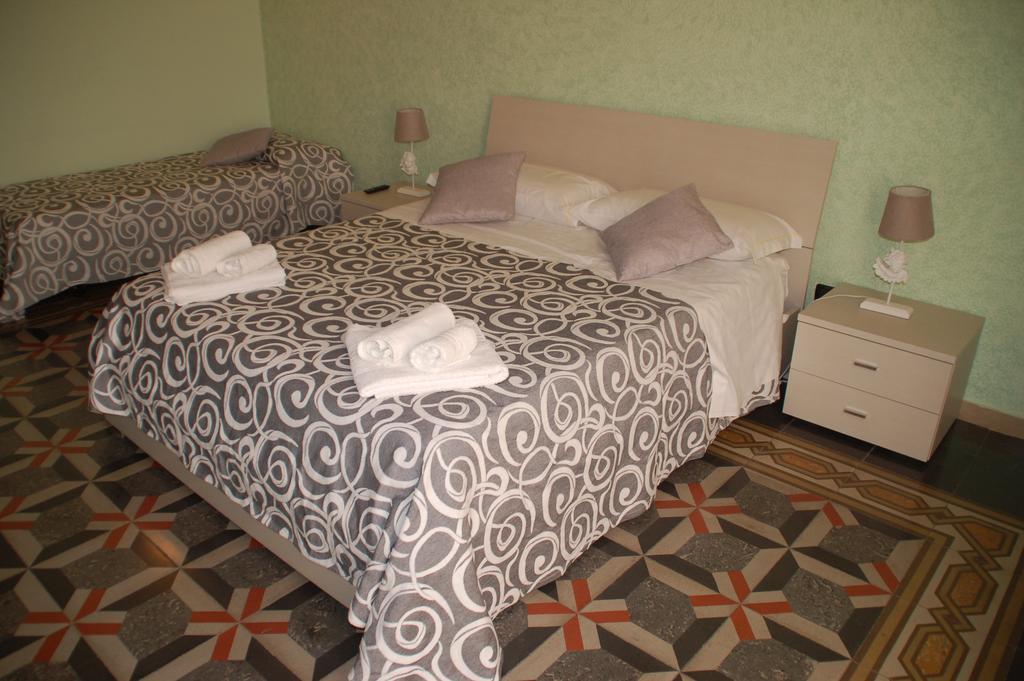 B&B Emily Brindisi Bagian luar foto