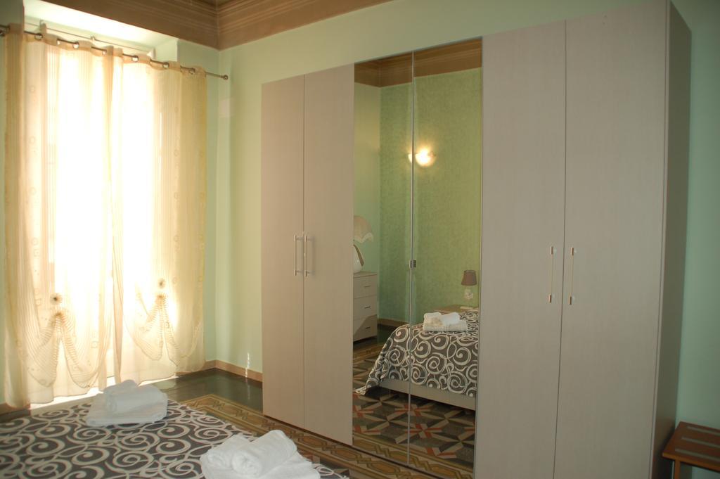 B&B Emily Brindisi Bagian luar foto
