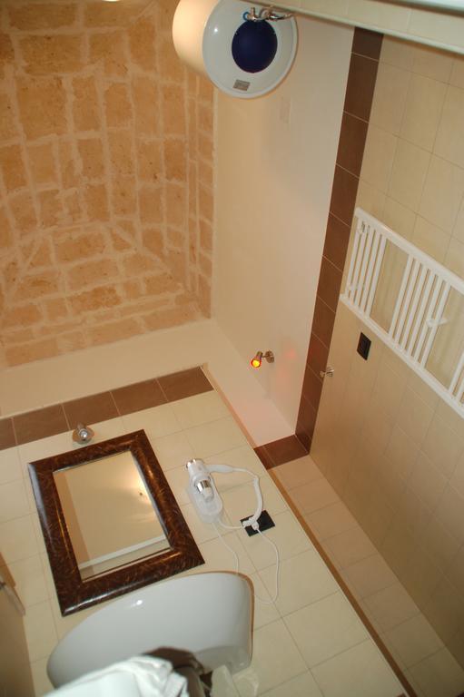 B&B Emily Brindisi Bagian luar foto