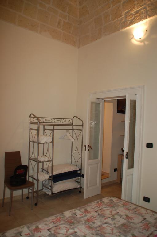 B&B Emily Brindisi Bagian luar foto